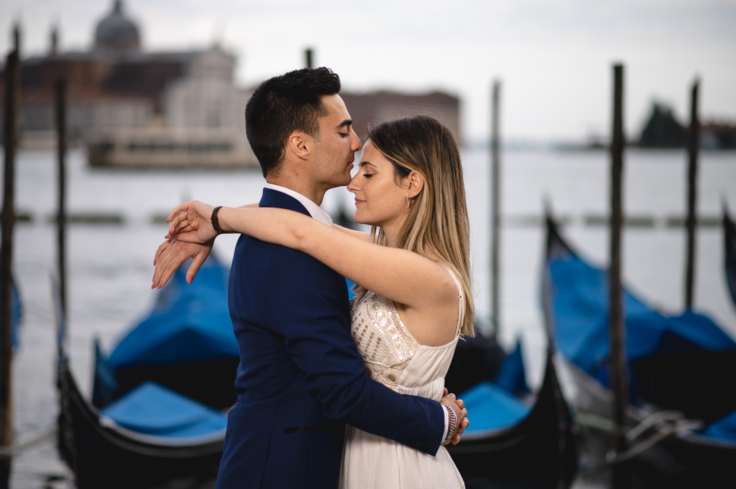 Destination Wedding in Venice. A couple embracing next to the gondola