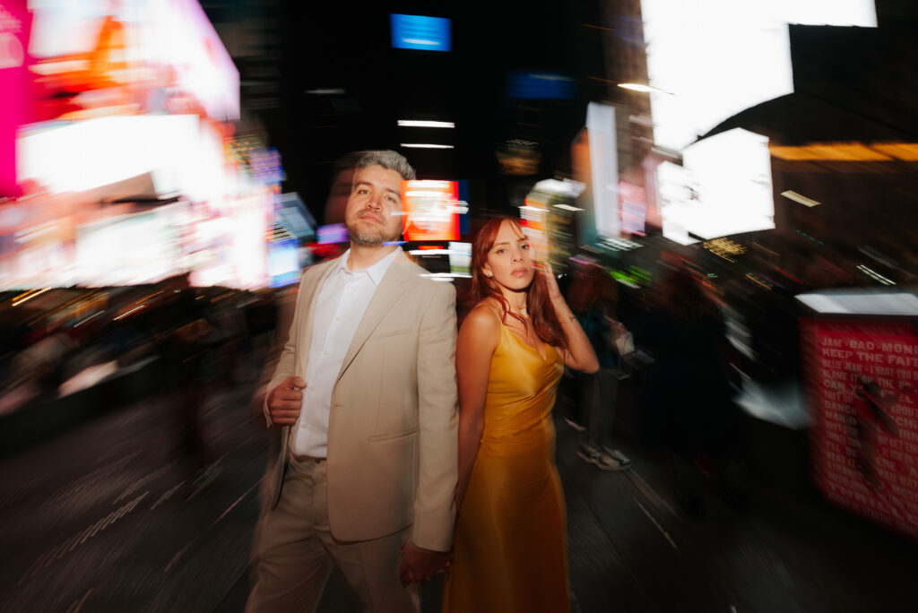 Elopement in New York by Carlos Pintau. International wedding photographer. Times Square