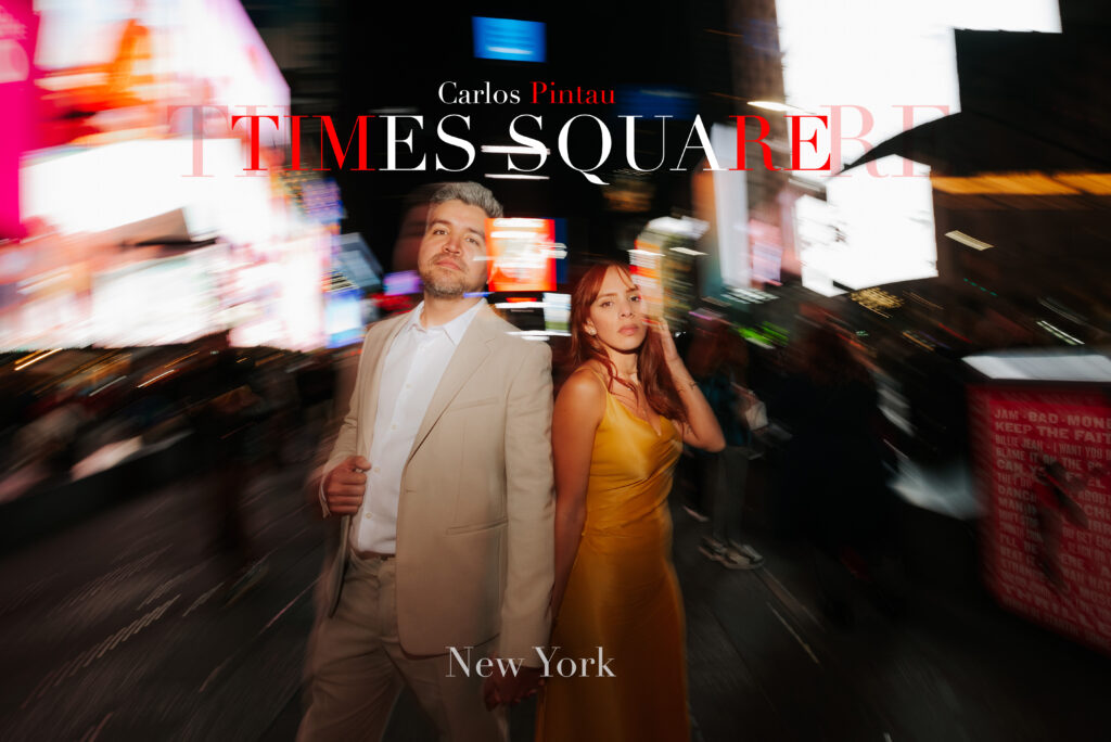 Elopement in New York by Carlos Pintau. International wedding photographer. Time square